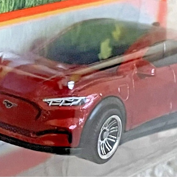 ✅🚗2-4 make an offer🚗✅Matchbox Toy Car 65/100 - 2021 Ford Mustang Mach-E - Picture 3 of 4